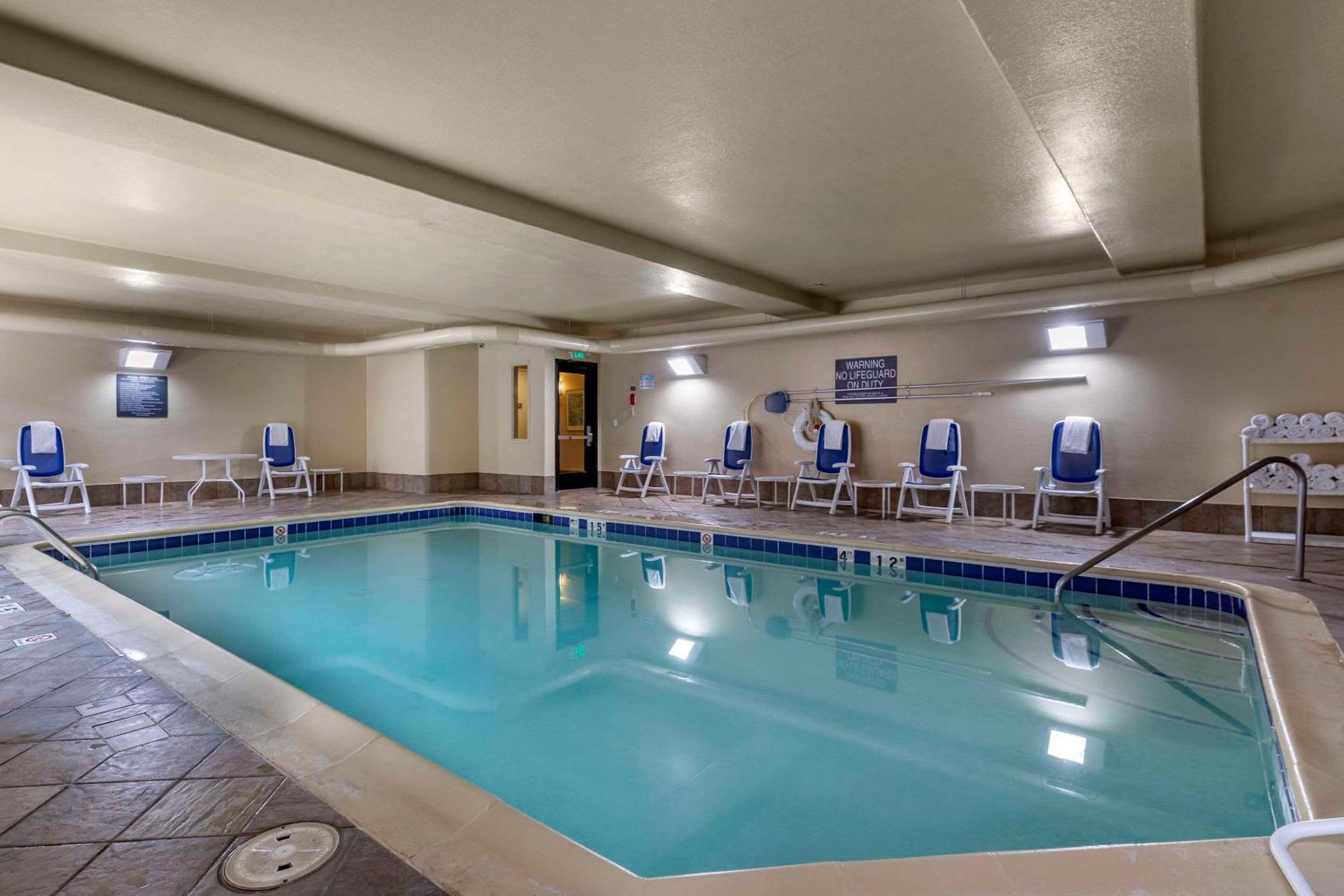 Comfort Suites Golden West On Evergreen Parkway מראה חיצוני תמונה